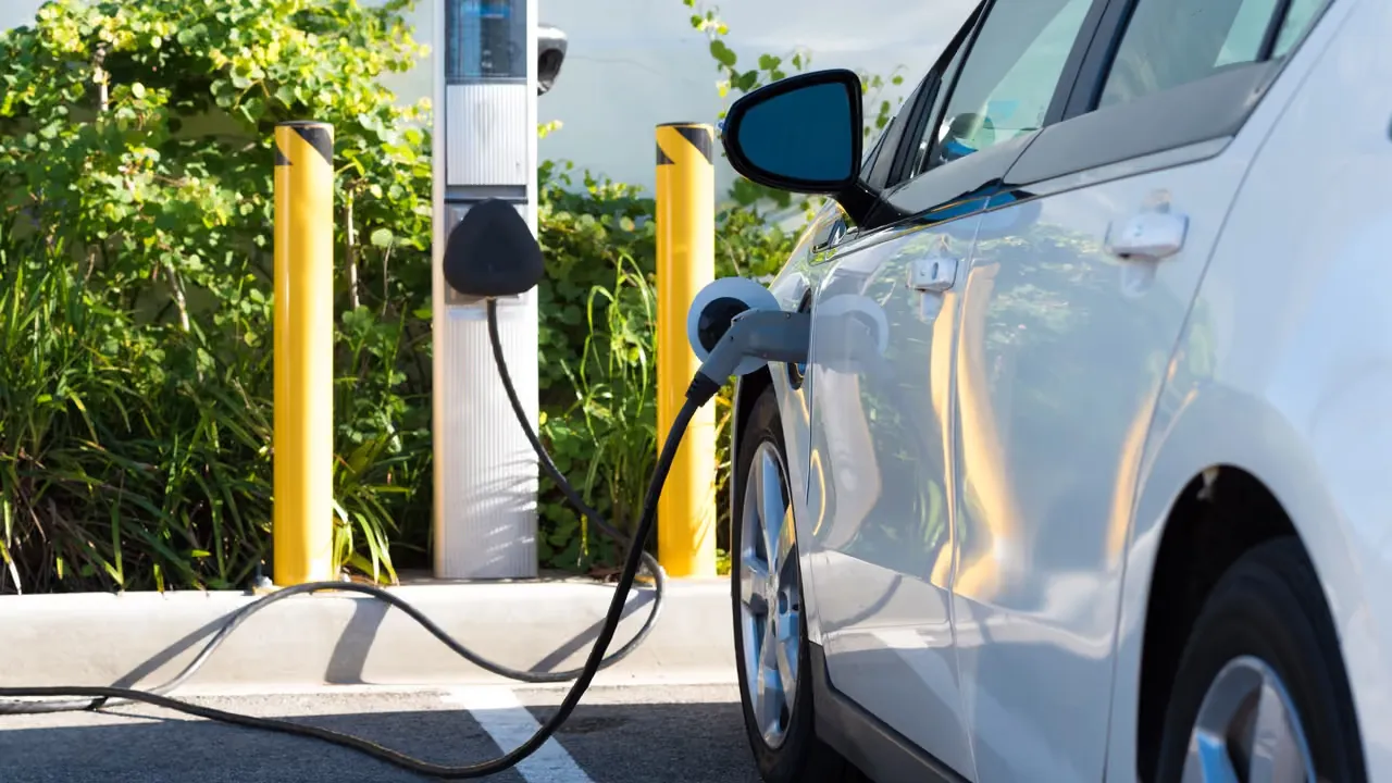 Predictive Analytics Transforms EV Fleet Care